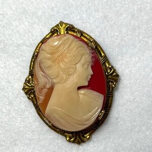 VINTAGE CAMEO BROOCHE/PENDANT